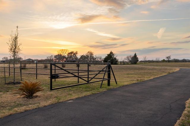 178 Balch RD, Elgin, TX 78621