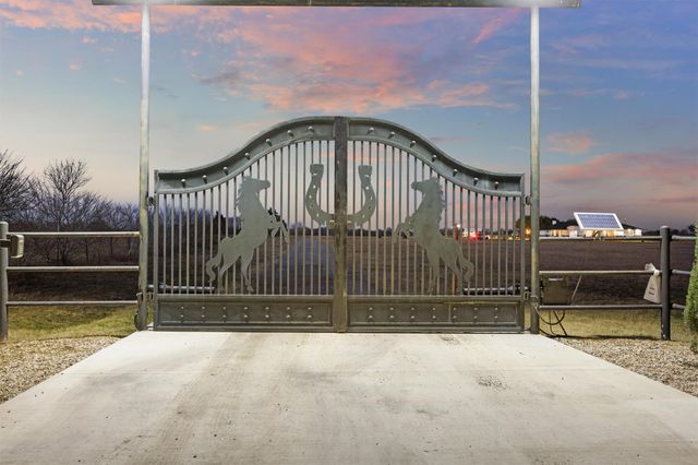 178 Balch RD, Elgin, TX 78621