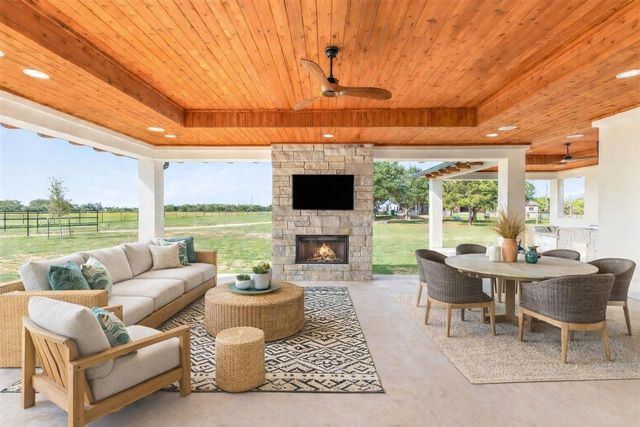 178 Balch RD, Elgin, TX 78621