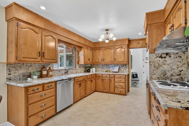 4831 Finlandia Way, Carmichael, CA 95608
