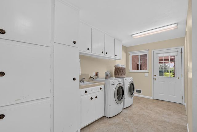 4831 Finlandia Way, Carmichael, CA 95608
