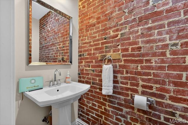 2026 Allen Avenue, St Louis, MO 63104