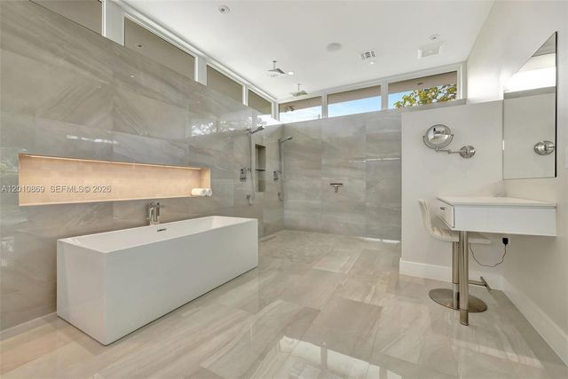 907 Diplomat Pkwy, Hallandale Beach, FL 33009