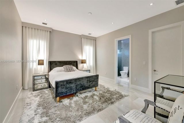 907 Diplomat Pkwy, Hallandale Beach, FL 33009
