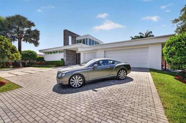 907 Diplomat Pkwy, Hallandale Beach, FL 33009