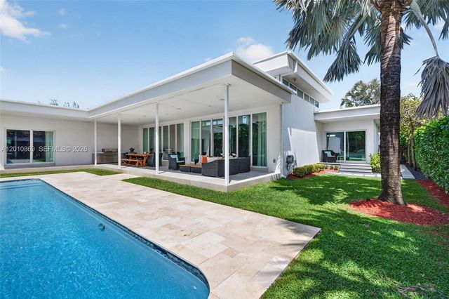 907 Diplomat Pkwy, Hallandale Beach, FL 33009