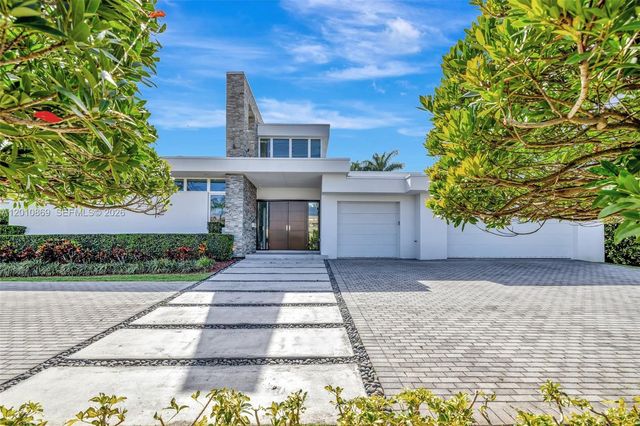 907 Diplomat Pkwy, Hallandale Beach, FL 33009