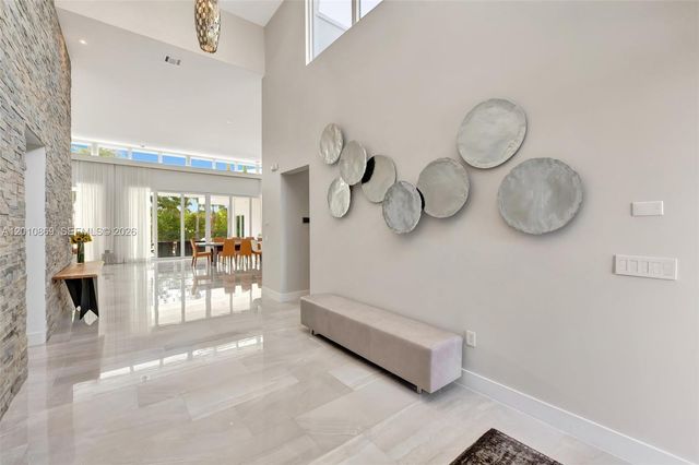 907 Diplomat Pkwy, Hallandale Beach, FL 33009