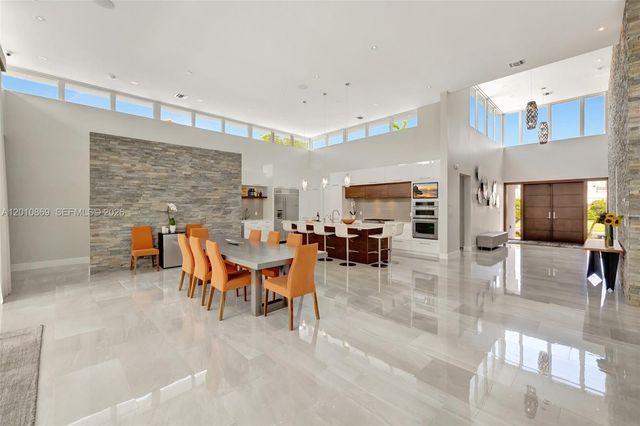 907 Diplomat Pkwy, Hallandale Beach, FL 33009