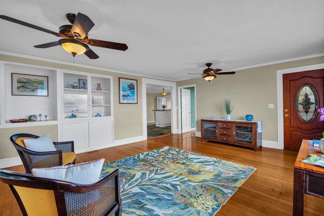 1123 Kehau Pl, Makawao, HI 96768