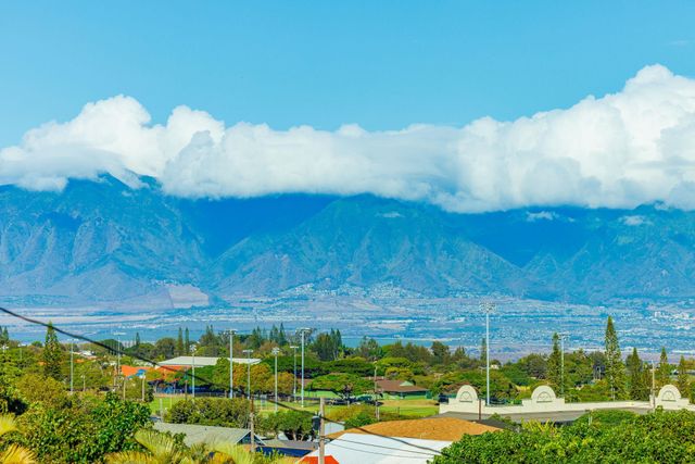 1123 Kehau Pl, Makawao, HI 96768