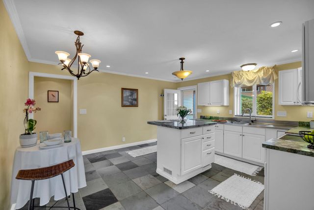 1123 Kehau Pl, Makawao, HI 96768