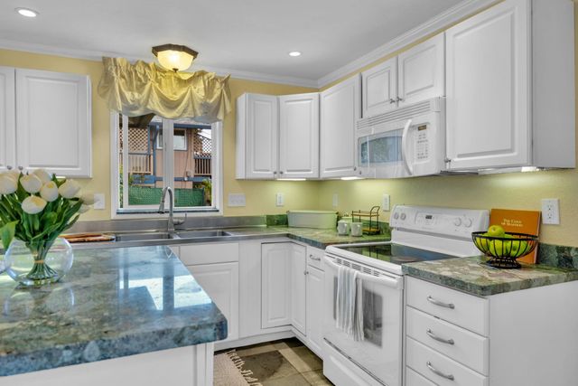 1123 Kehau Pl, Makawao, HI 96768