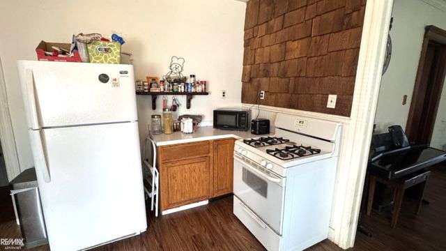 98 Gallup Street, Mt Clemens, MI 48043