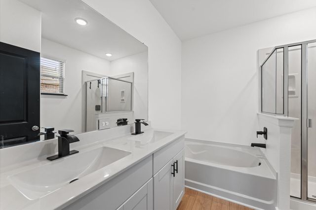 305 Paso Fino Drive, Alvin, TX 77511