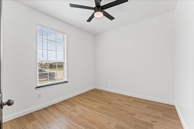 305 Paso Fino Drive, Alvin, TX 77511