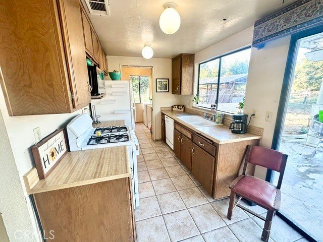 3819 E Phillips Blvd., Pomona, CA 91766