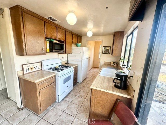 3819 E Phillips Blvd., Pomona, CA 91766