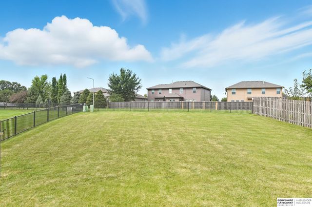 17125 Colony Drive, Omaha, NE 68136