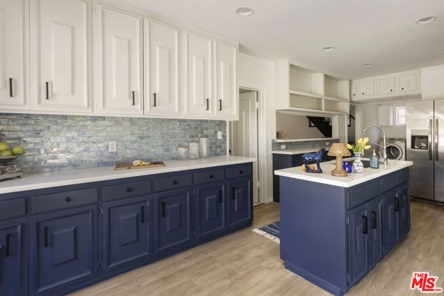 1561 Carmona Avenue, Los Angeles, CA 90019