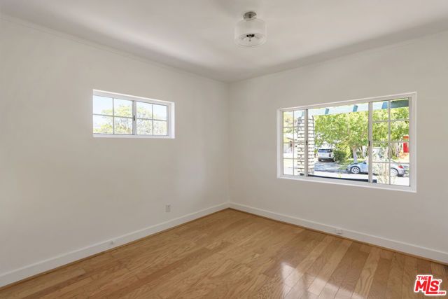 1561 Carmona Avenue, Los Angeles, CA 90019