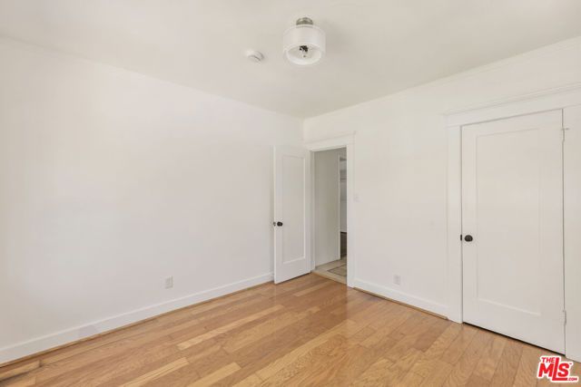 1561 Carmona Avenue, Los Angeles, CA 90019