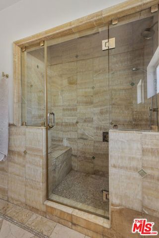 1561 Carmona Avenue, Los Angeles, CA 90019