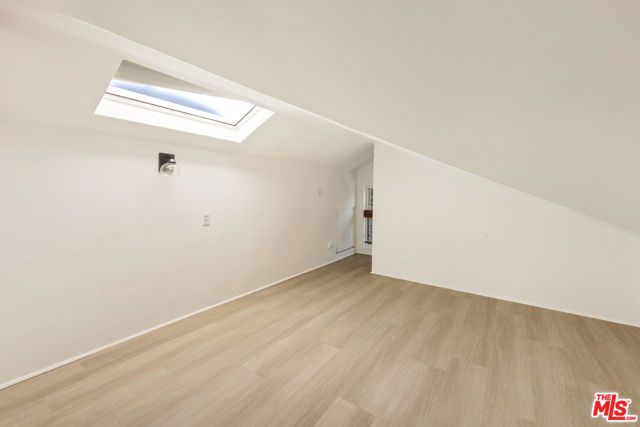 1561 Carmona Avenue, Los Angeles, CA 90019