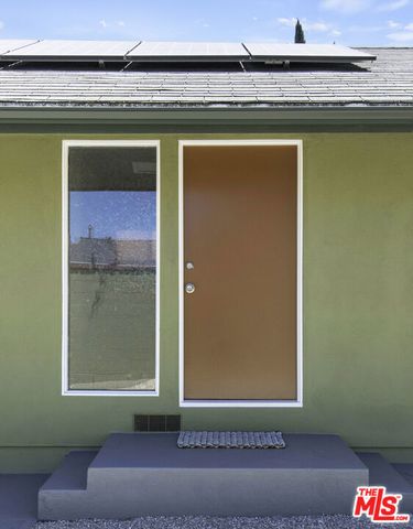 1561 Carmona Avenue, Los Angeles, CA 90019