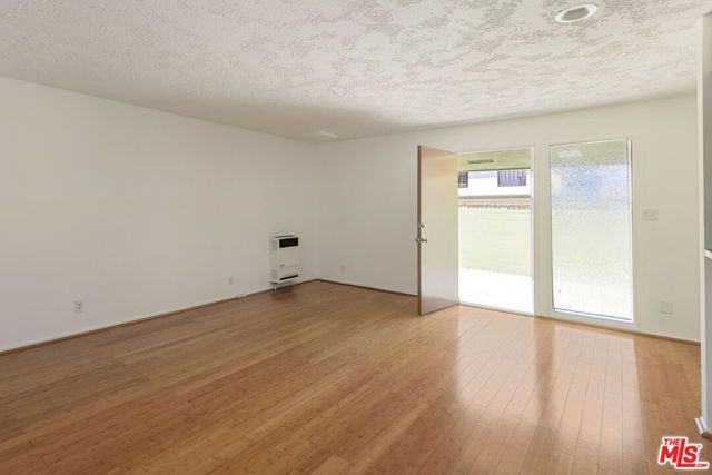 1561 Carmona Avenue, Los Angeles, CA 90019