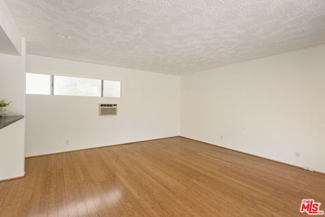 1561 Carmona Avenue, Los Angeles, CA 90019