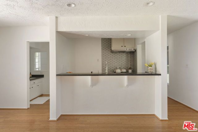 1561 Carmona Avenue, Los Angeles, CA 90019
