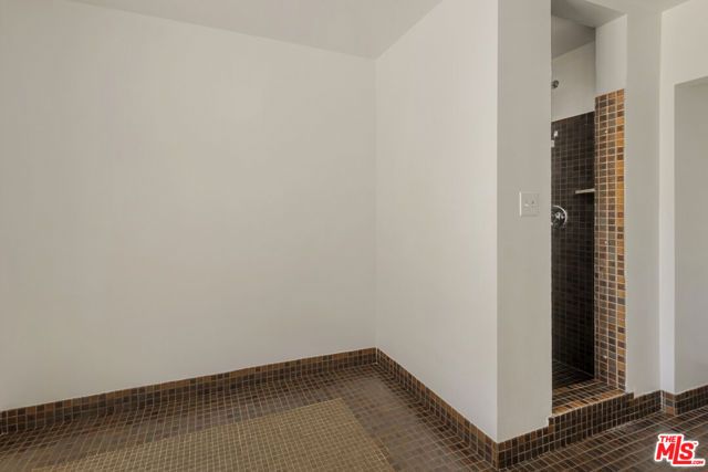 1561 Carmona Avenue, Los Angeles, CA 90019