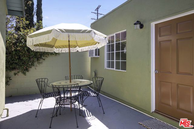 1561 Carmona Avenue, Los Angeles, CA 90019