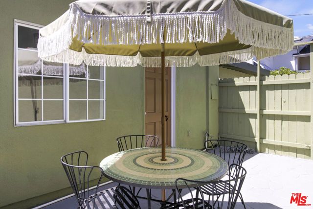 1561 Carmona Avenue, Los Angeles, CA 90019