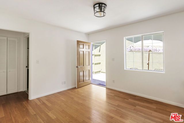 1561 Carmona Avenue, Los Angeles, CA 90019