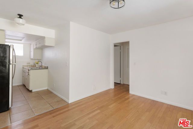 1561 Carmona Avenue, Los Angeles, CA 90019