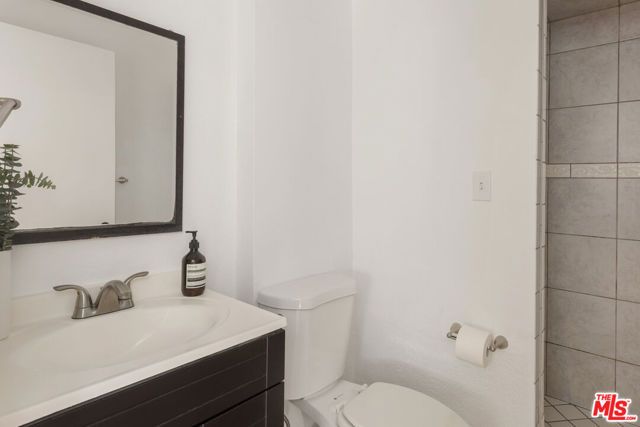1561 Carmona Avenue, Los Angeles, CA 90019