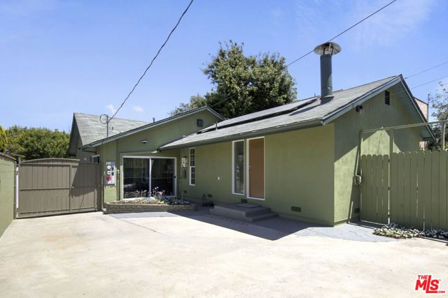 1561 Carmona Avenue, Los Angeles, CA 90019