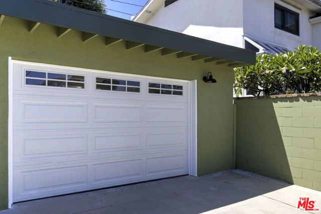 1561 Carmona Avenue, Los Angeles, CA 90019