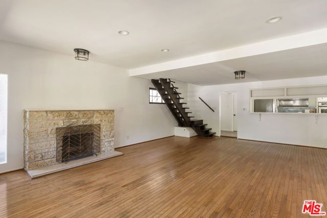 1561 Carmona Avenue, Los Angeles, CA 90019
