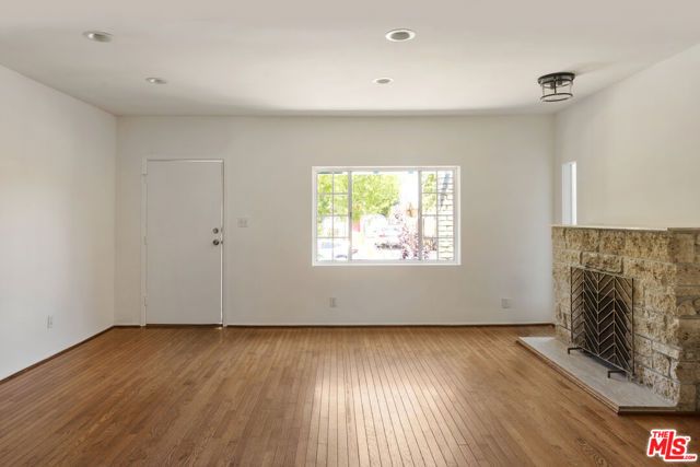 1561 Carmona Avenue, Los Angeles, CA 90019