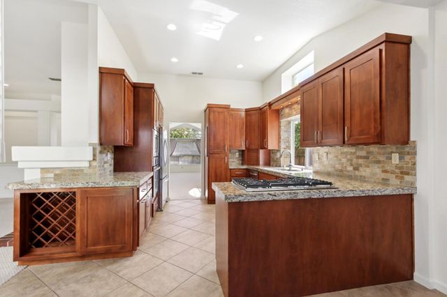 126 Burrill Dr, Folsom, CA 95630