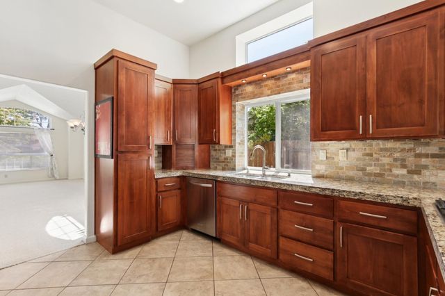 126 Burrill Dr, Folsom, CA 95630