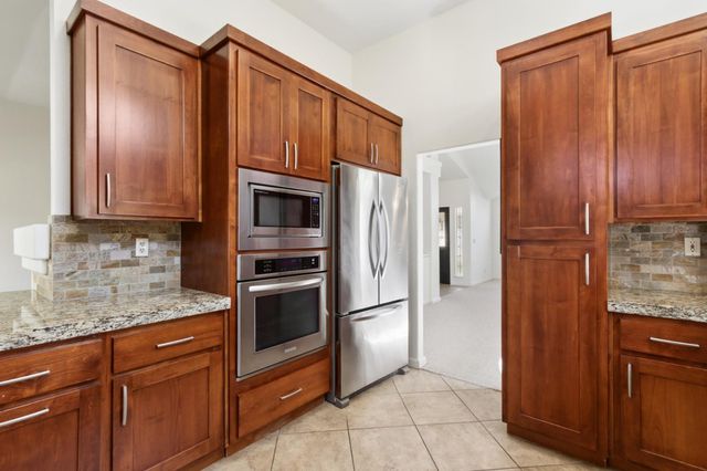 126 Burrill Dr, Folsom, CA 95630