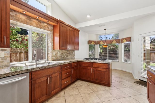 126 Burrill Dr, Folsom, CA 95630