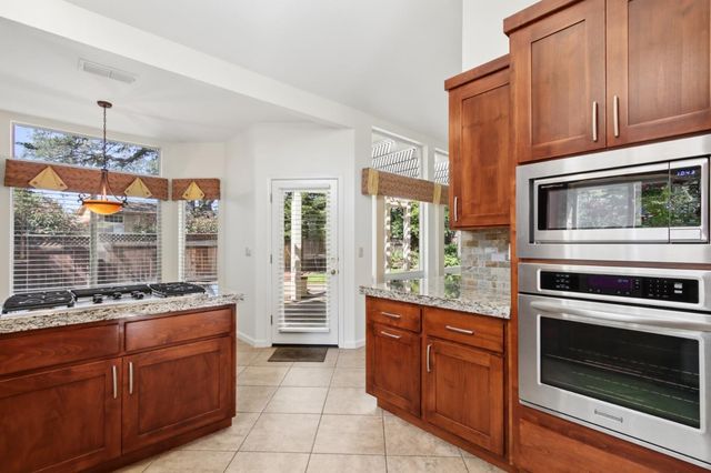 126 Burrill Dr, Folsom, CA 95630