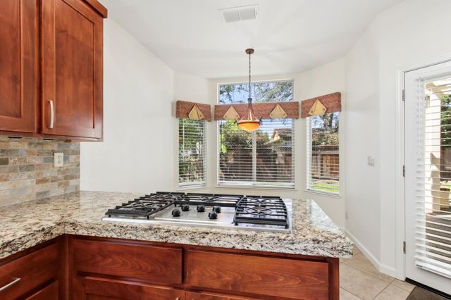 126 Burrill Dr, Folsom, CA 95630