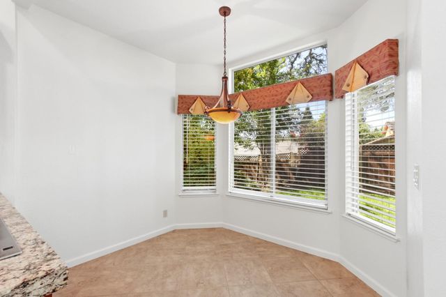 126 Burrill Dr, Folsom, CA 95630