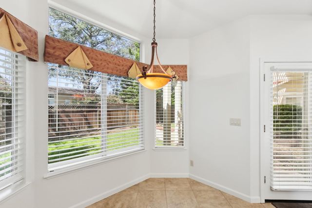 126 Burrill Dr, Folsom, CA 95630